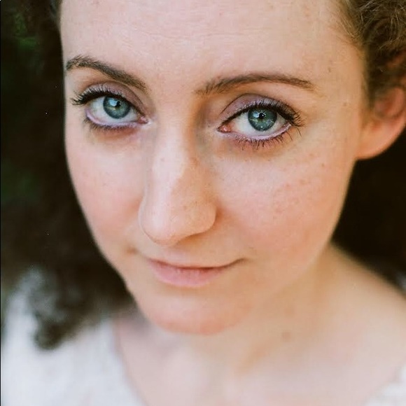 Meet your Posher, Laura - Picture 1 of 1